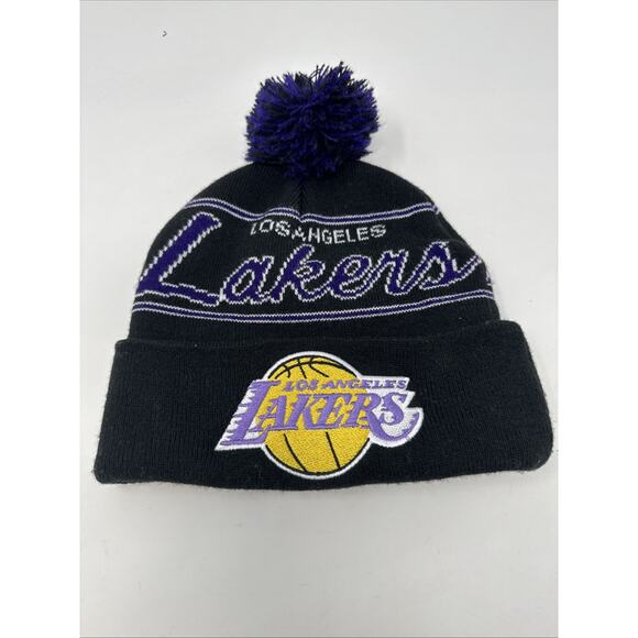 MENS MITCHELL‎ & NESS NBA SCRIPT POM BEANIE HWC LAKERS - BLACK - Picture 1 of 6